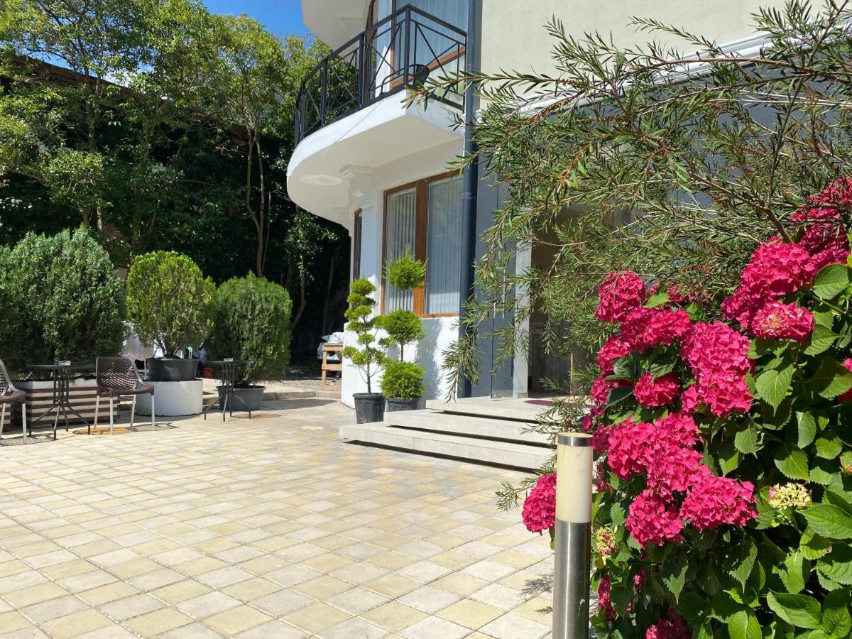 Hotel Golden Gagra Exterior photo